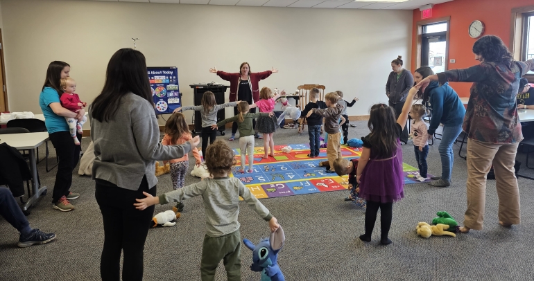 Storytime - flying - Group in circle with hands raised like wings